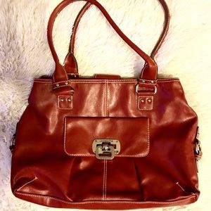 👀NEW LISTING👀 Red Liz Claiborne Bag
